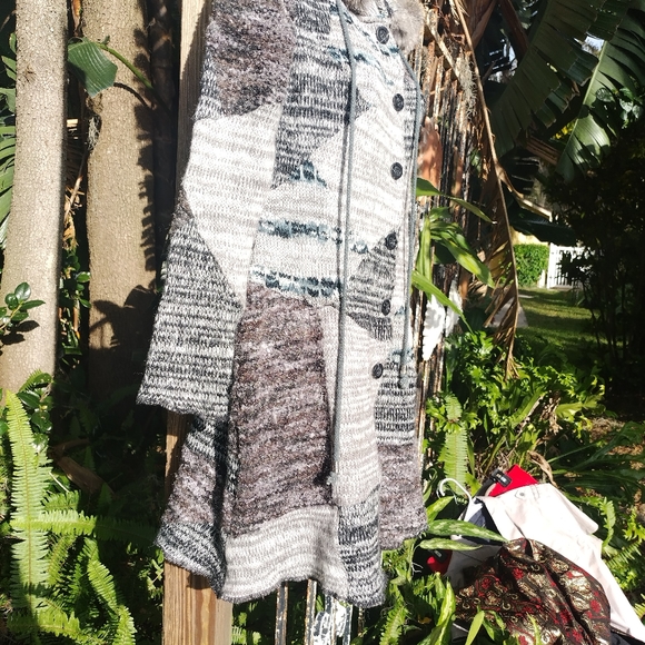 Gorgeous sweater jacket with fur trim small - Picture 6 of 10